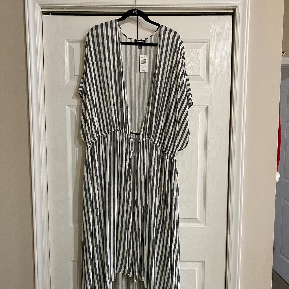 TORRID BLACK & WHITE STRIPE DRAWSTRING KAFTAN